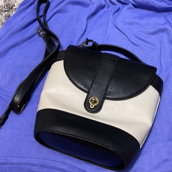 Fossil bucket bag purse - Picture 6 of 6